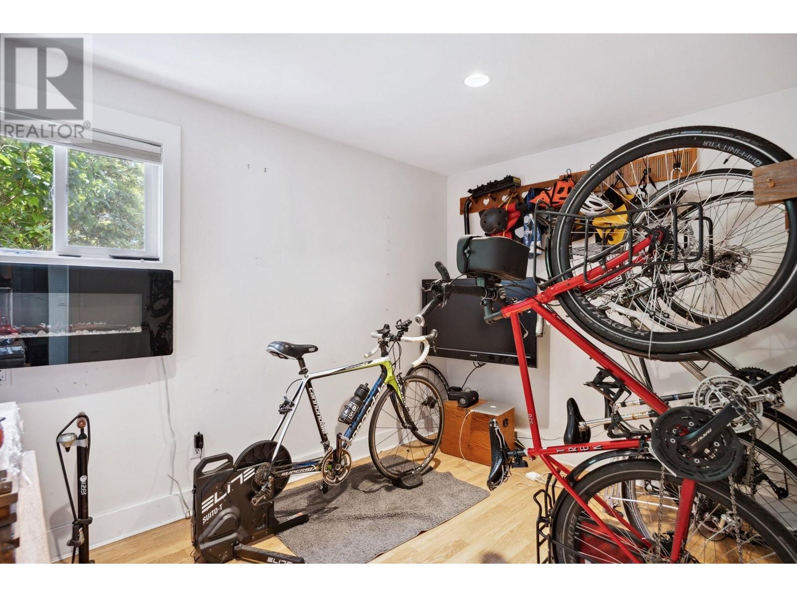 Listing Picture 20 of 35 : 2263 W 14TH AVENUE, Vancouver / 溫哥華 - 魯藝地產 Yvonne Lu Group - MLS Medallion Club Member