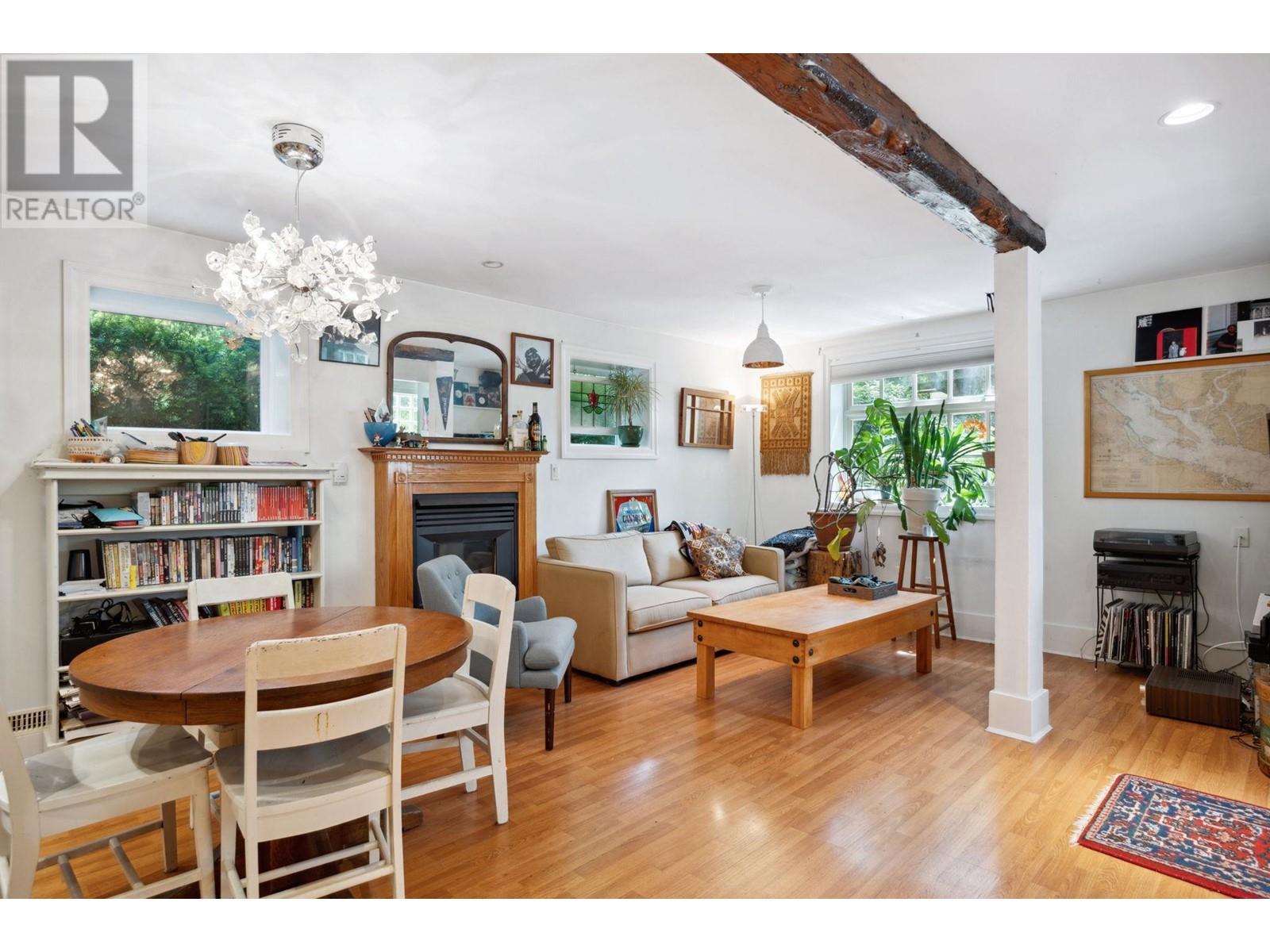 Listing Picture 22 of 35 : 2263 W 14TH AVENUE, Vancouver / 溫哥華 - 魯藝地產 Yvonne Lu Group - MLS Medallion Club Member