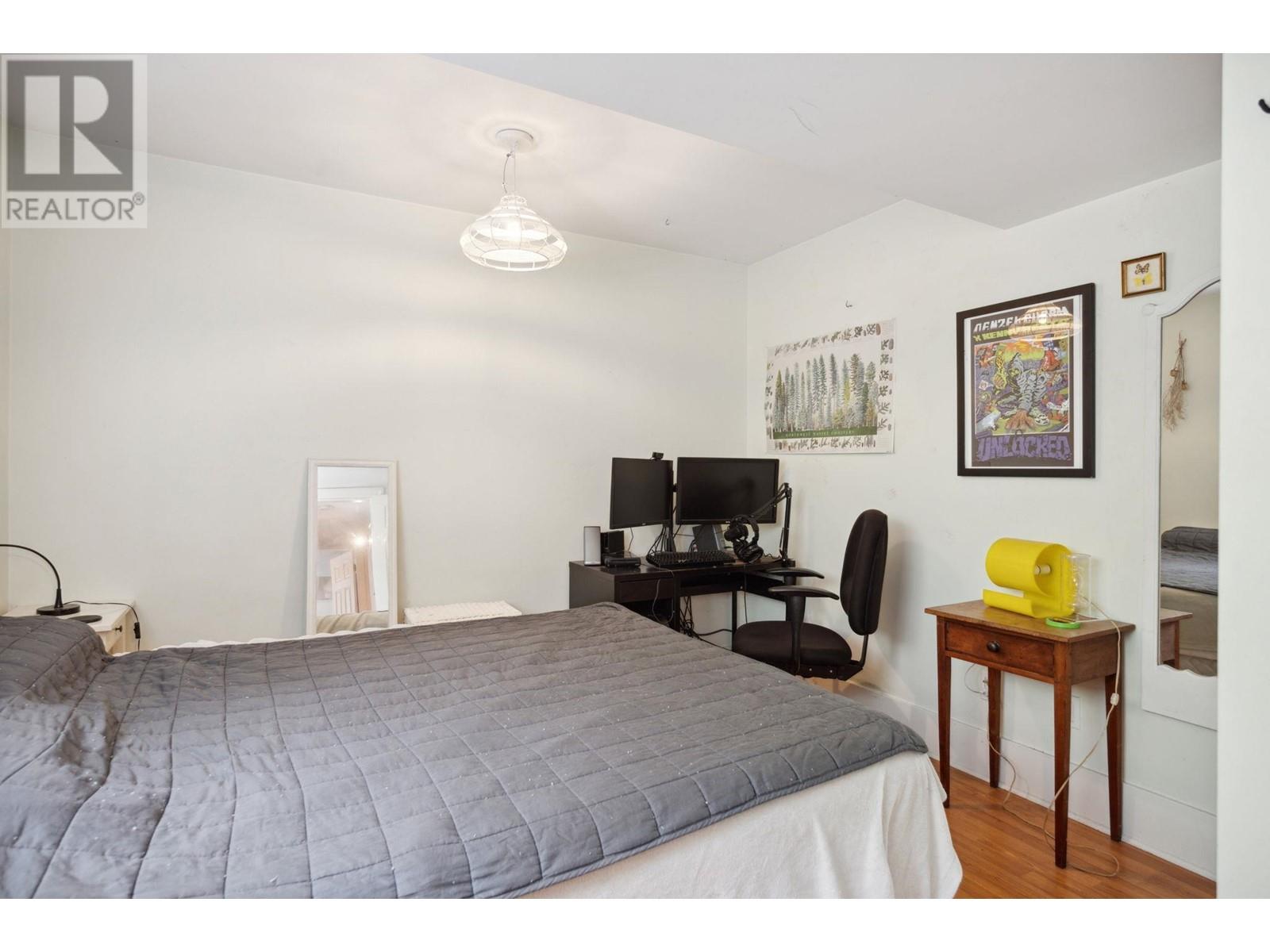 Listing Picture 25 of 35 : 2263 W 14TH AVENUE, Vancouver / 溫哥華 - 魯藝地產 Yvonne Lu Group - MLS Medallion Club Member