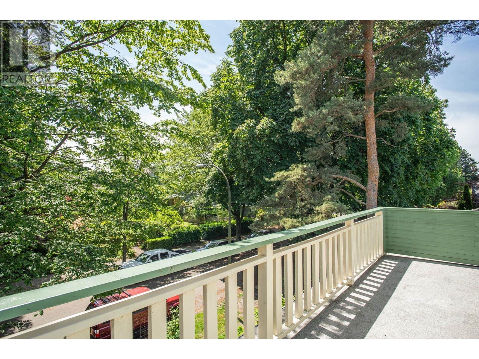 Listing Picture 28 of 35 : 2263 W 14TH AVENUE, Vancouver / 溫哥華 - 魯藝地產 Yvonne Lu Group - MLS Medallion Club Member