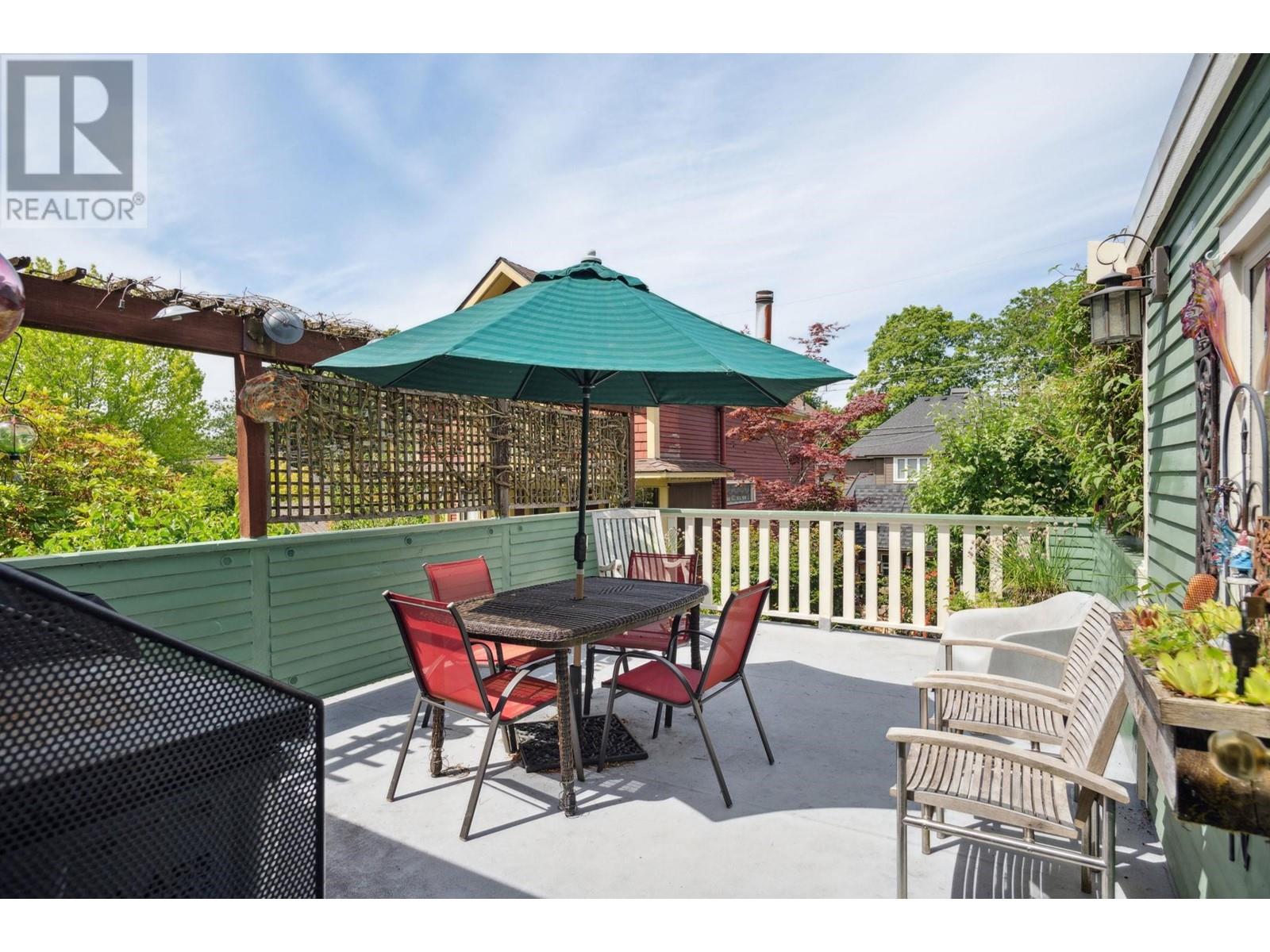 Listing Picture 29 of 35 : 2263 W 14TH AVENUE, Vancouver / 溫哥華 - 魯藝地產 Yvonne Lu Group - MLS Medallion Club Member