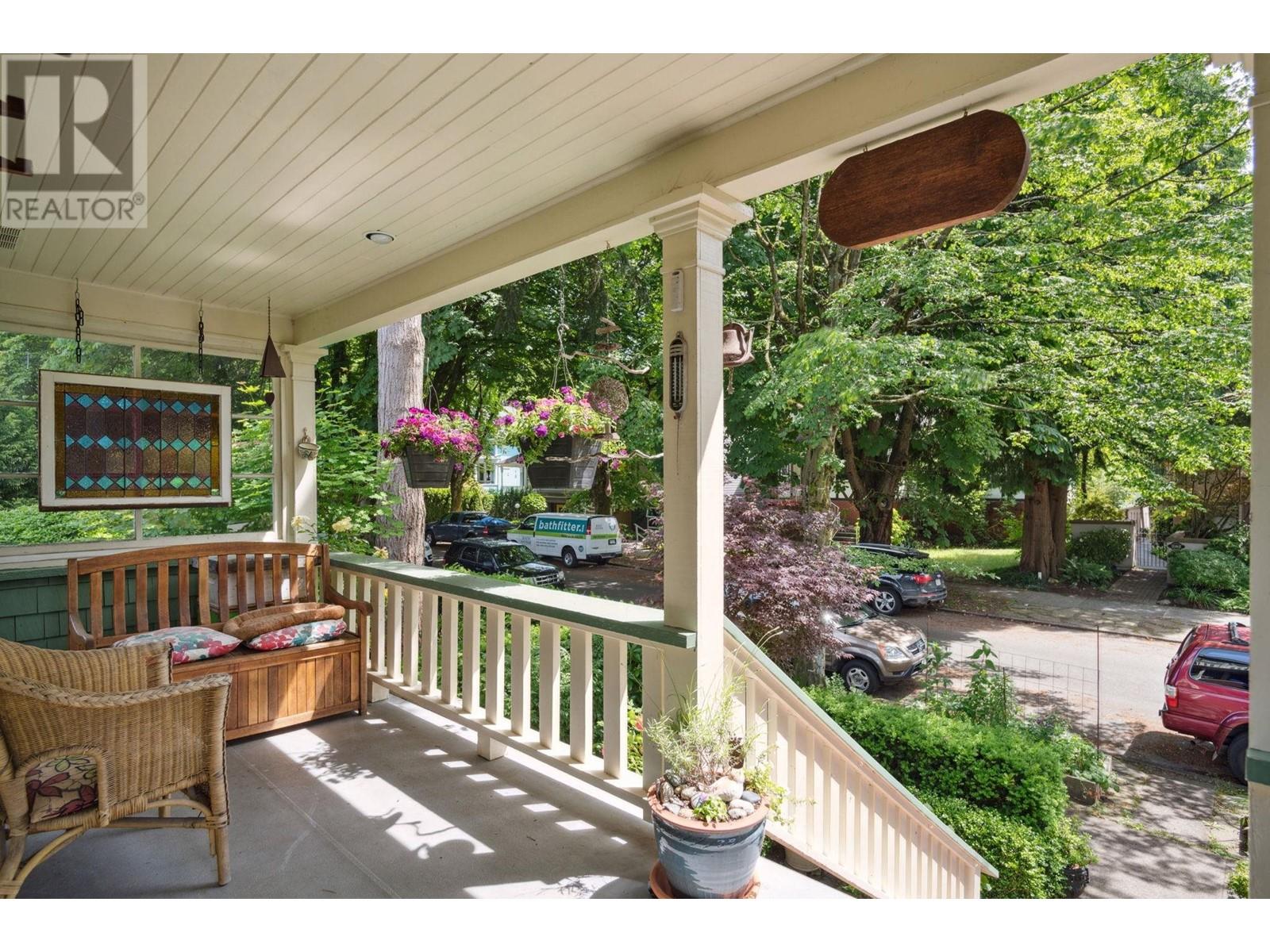 Listing Picture 31 of 35 : 2263 W 14TH AVENUE, Vancouver / 溫哥華 - 魯藝地產 Yvonne Lu Group - MLS Medallion Club Member