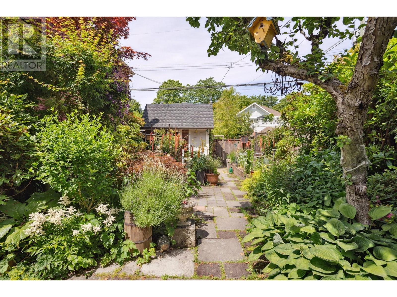 Listing Picture 32 of 35 : 2263 W 14TH AVENUE, Vancouver / 溫哥華 - 魯藝地產 Yvonne Lu Group - MLS Medallion Club Member