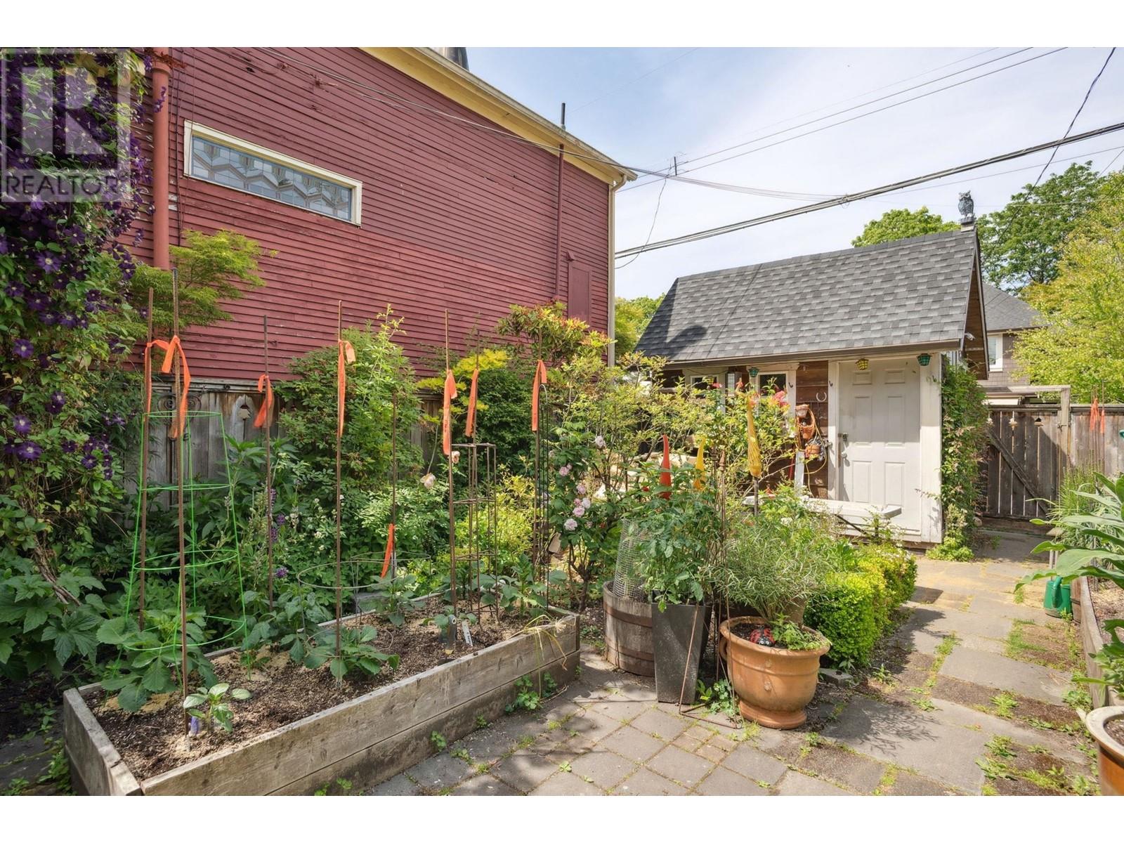 Listing Picture 33 of 35 : 2263 W 14TH AVENUE, Vancouver / 溫哥華 - 魯藝地產 Yvonne Lu Group - MLS Medallion Club Member