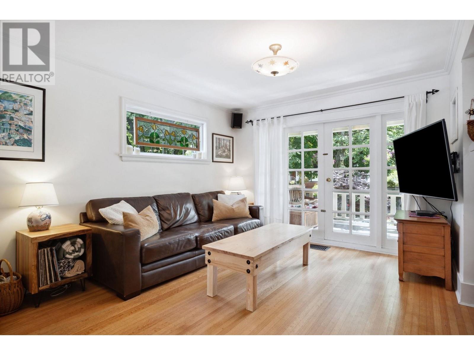 Listing Picture 5 of 35 : 2263 W 14TH AVENUE, Vancouver / 溫哥華 - 魯藝地產 Yvonne Lu Group - MLS Medallion Club Member