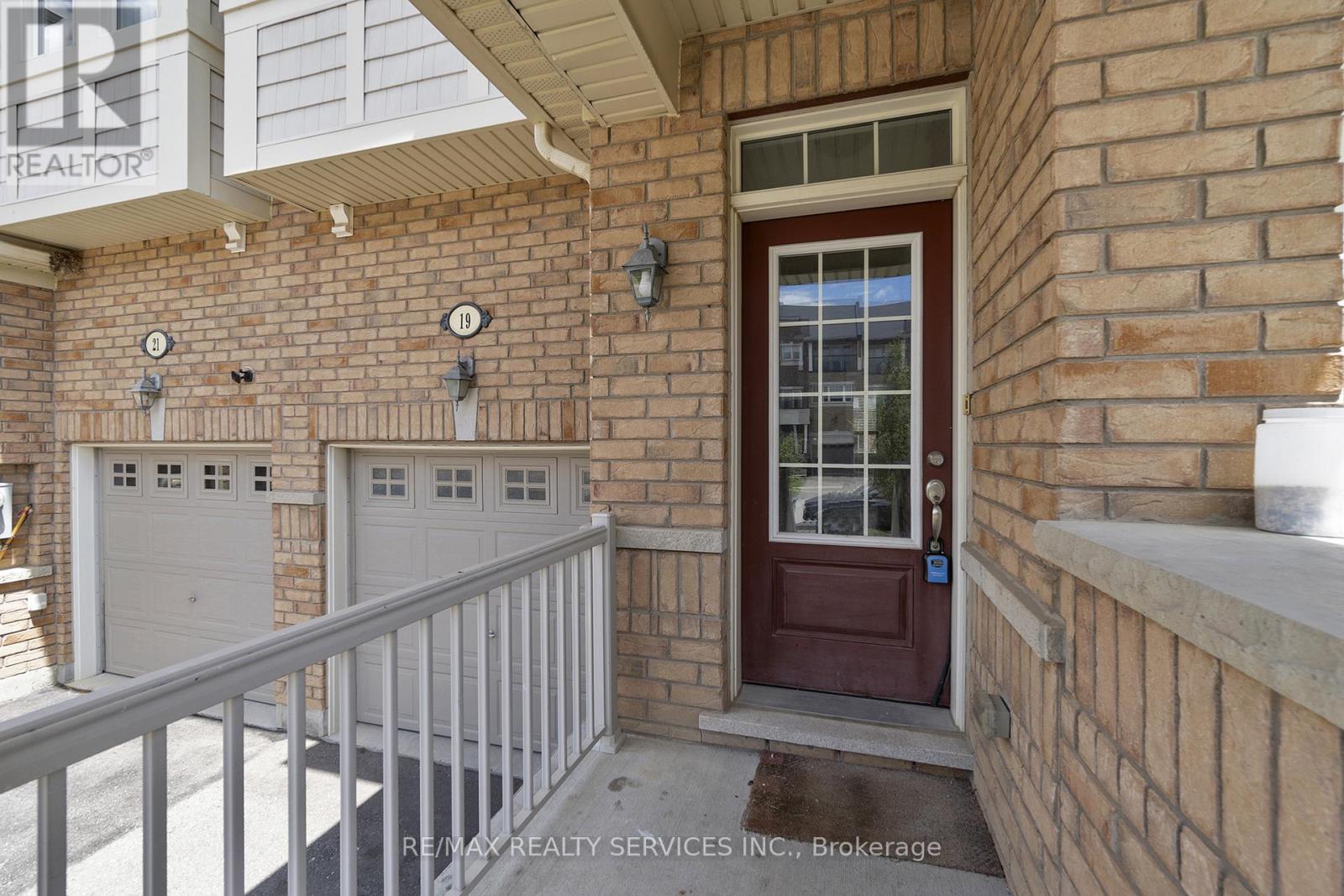 Property at 19 SKY HARBOUR DRIVE image 4