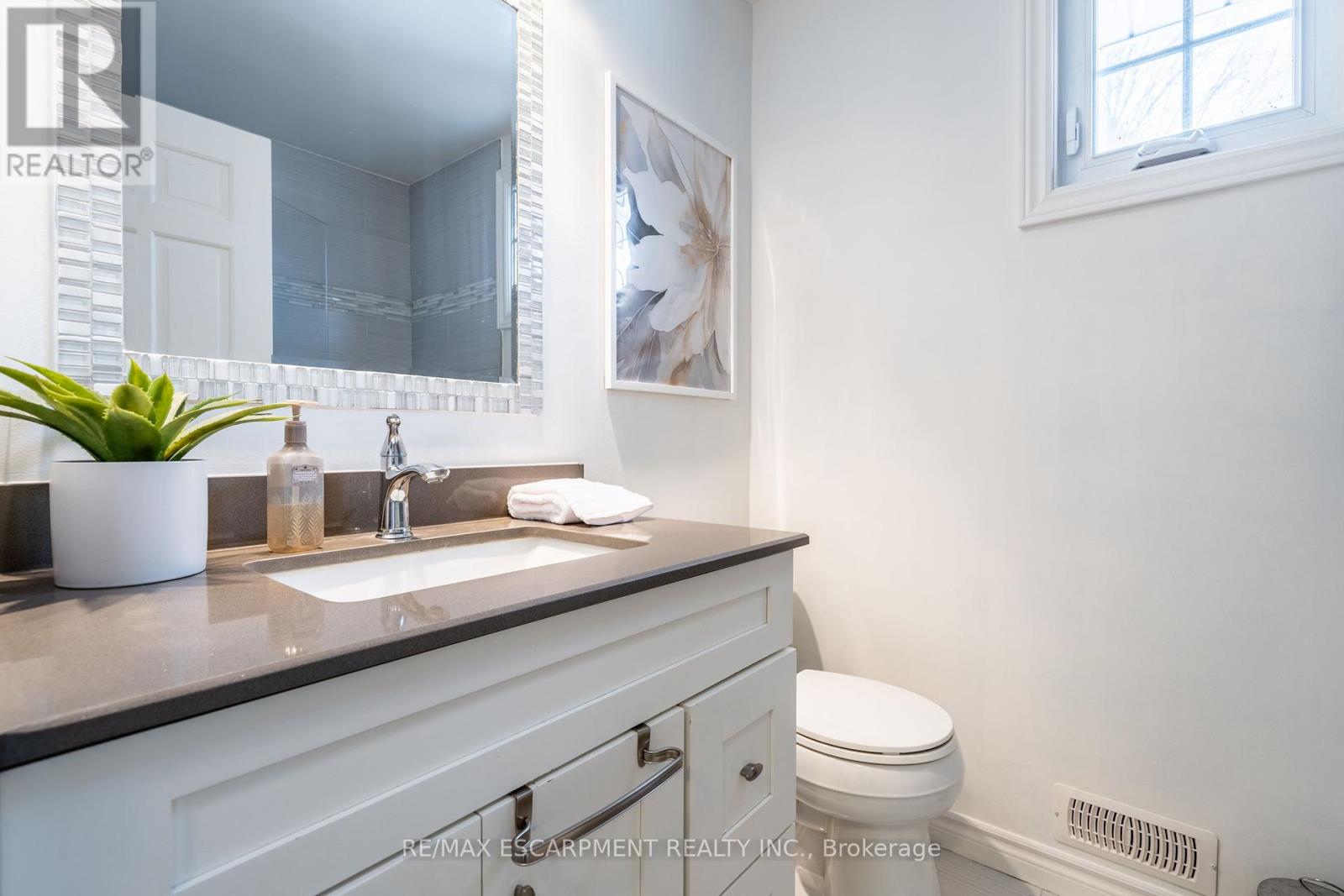 1 Acredale Drive, Hamilton (Carlisle), Ontario  L0R 1H2 - Photo 28 - X12002695