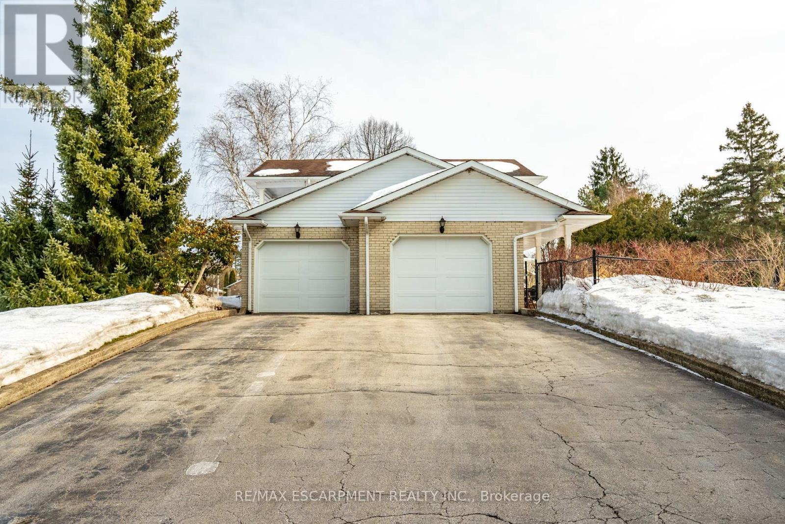 1 Acredale Drive, Hamilton, Ontario  L0R 1H2 - Photo 3 - X12002695