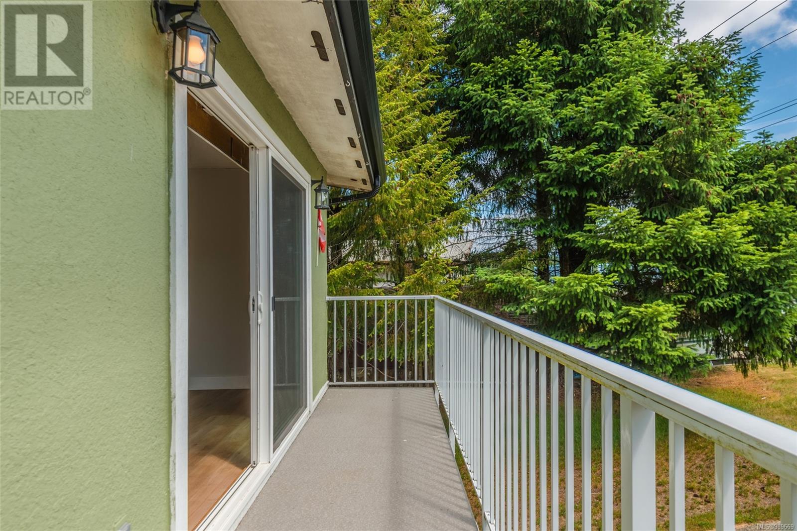 Property at 2910 18th Ave image 3