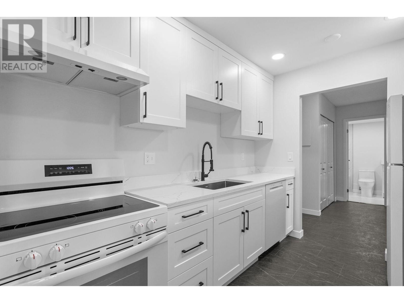 304 2381 Bury Avenue, Port Coquitlam, British Columbia  V3C 1Z9 - Photo 2 - R2972471