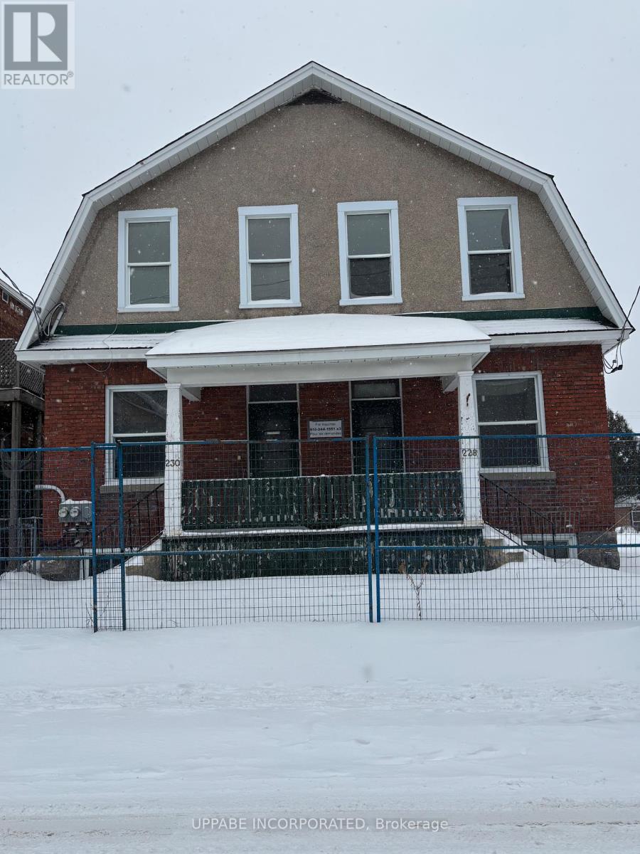 228-230 Carruthers Avenue, Ottawa, Ontario  K1Y 1N9 - Photo 1 - X12002836