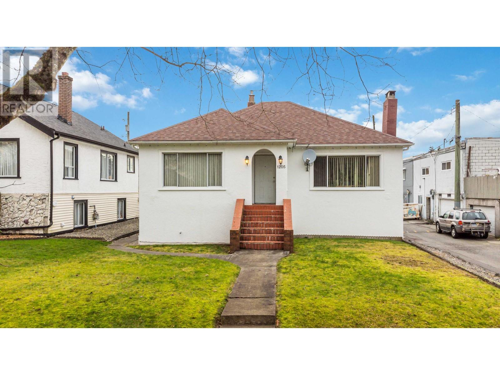 1205 London Street, New Westminster, British Columbia  V3M 3C2 - Photo 1 - R2967770