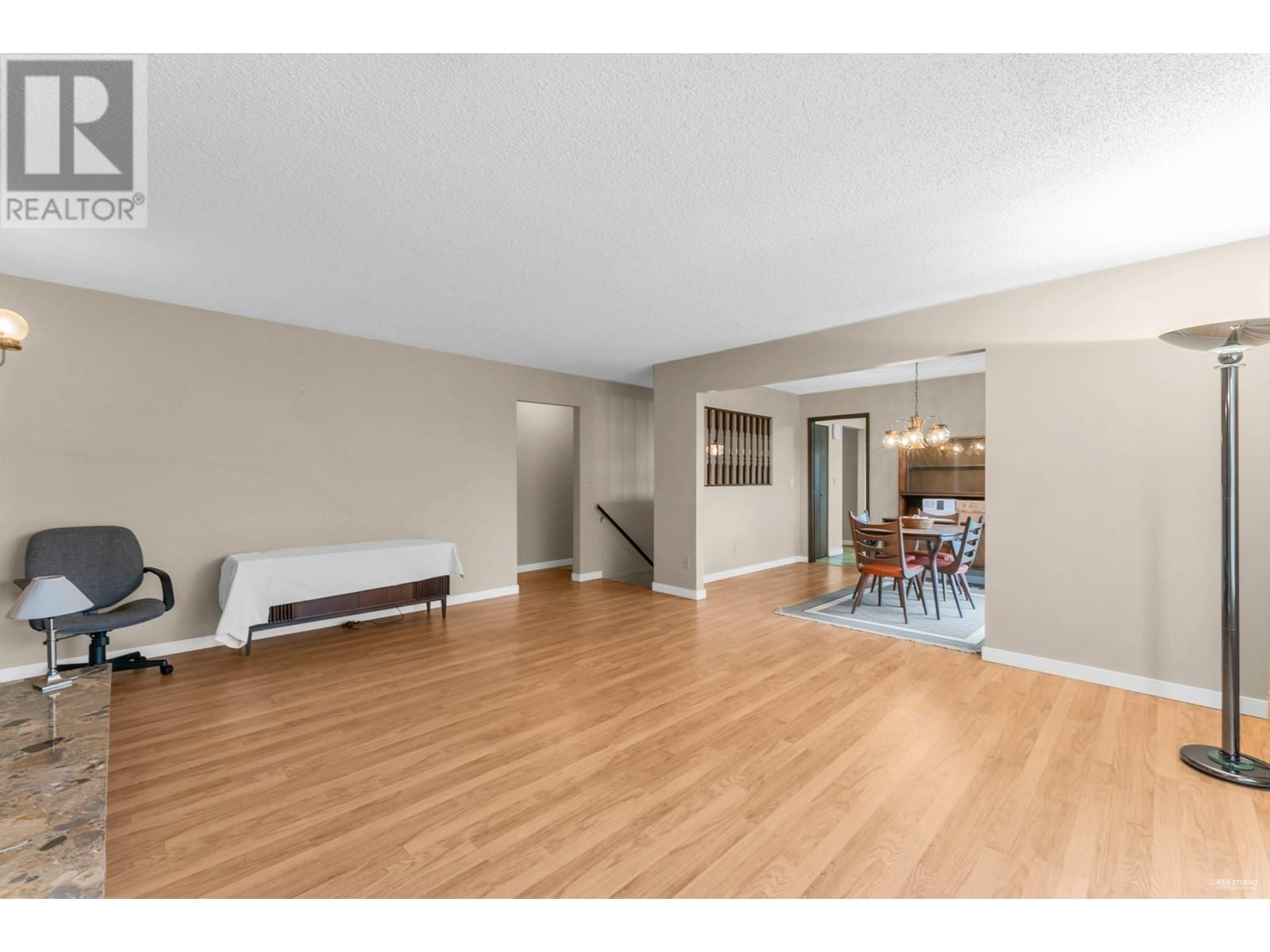 3664 Lynndale Crescent, Burnaby, British Columbia  V5A 3S8 - Photo 3 - R2960268