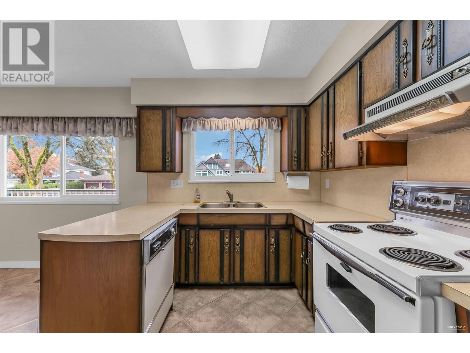 3664 Lynndale Crescent, Burnaby, British Columbia  V5A 3S8 - Photo 9 - R2960268