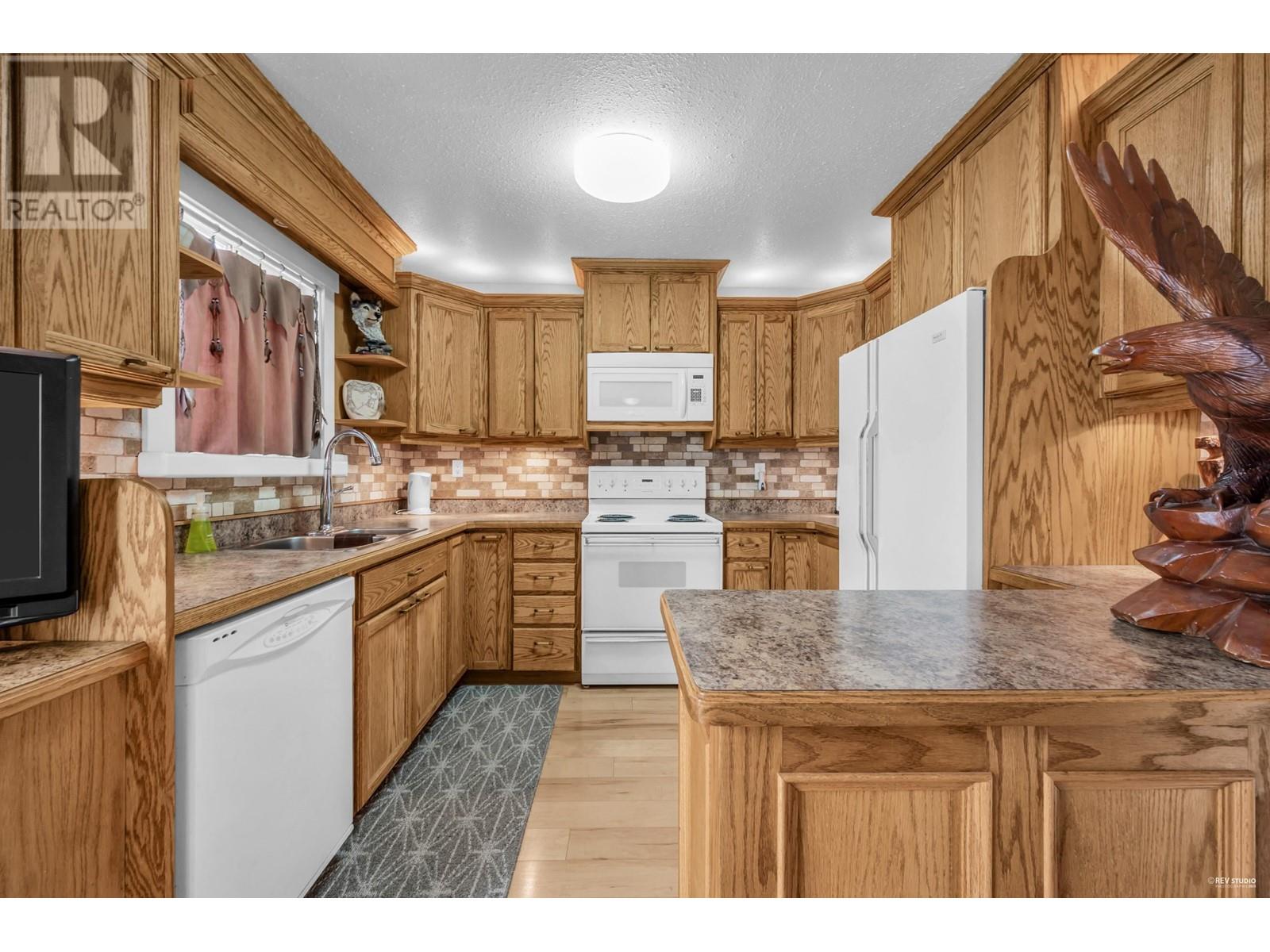 770 Clarke Road, Coquitlam, British Columbia  V3J 3Y4 - Photo 12 - R2974090