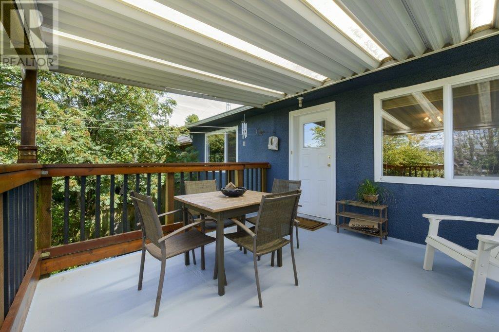 Listing Picture 12 of 40 : 2745 E 5TH AVENUE, Vancouver / 溫哥華 - 魯藝地產 Yvonne Lu Group - MLS Medallion Club Member