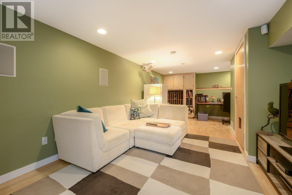 Listing Picture 19 of 40 : 2745 E 5TH AVENUE, Vancouver / 溫哥華 - 魯藝地產 Yvonne Lu Group - MLS Medallion Club Member