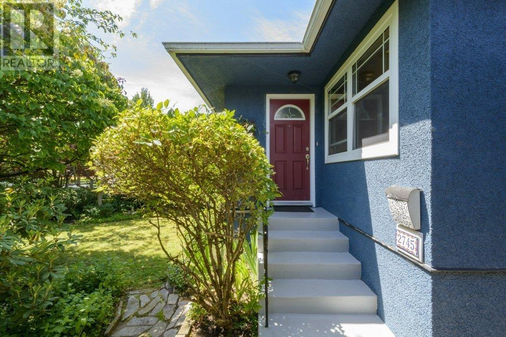 Listing Picture 2 of 40 : 2745 E 5TH AVENUE, Vancouver / 溫哥華 - 魯藝地產 Yvonne Lu Group - MLS Medallion Club Member