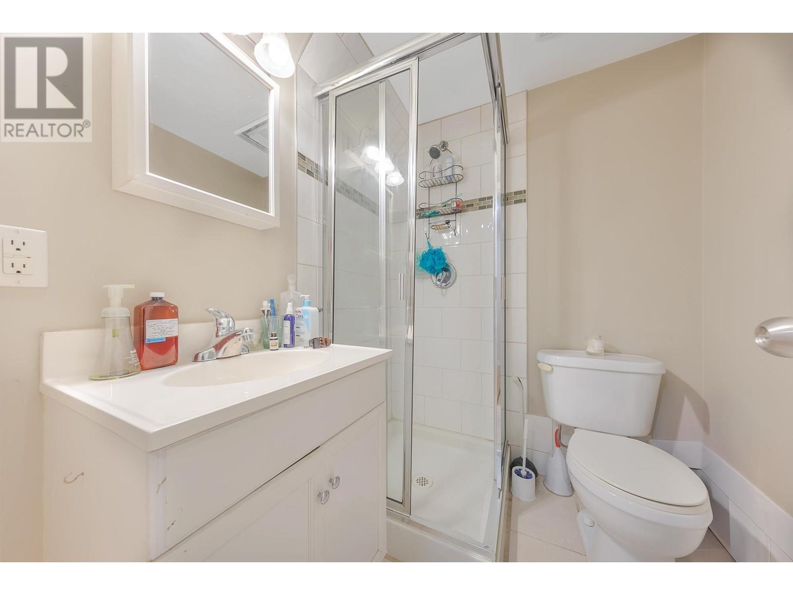 Listing Picture 24 of 40 : 2745 E 5TH AVENUE, Vancouver / 溫哥華 - 魯藝地產 Yvonne Lu Group - MLS Medallion Club Member