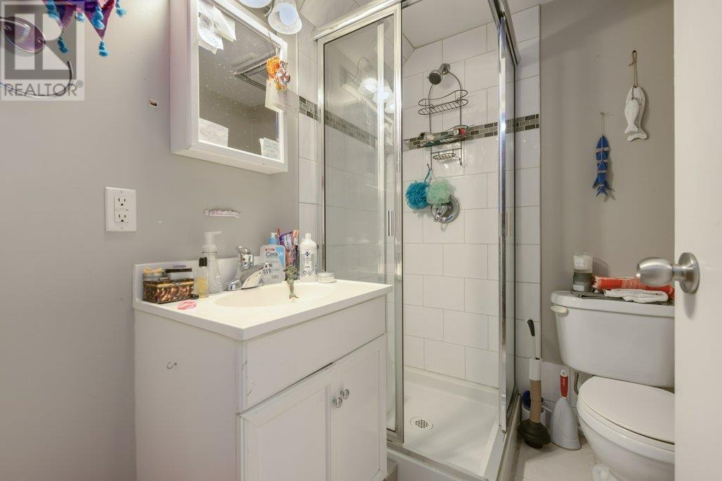 Listing Picture 32 of 40 : 2745 E 5TH AVENUE, Vancouver / 溫哥華 - 魯藝地產 Yvonne Lu Group - MLS Medallion Club Member