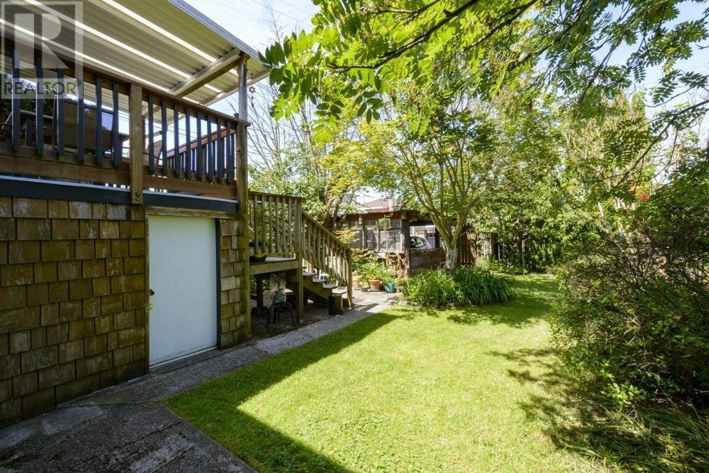 Listing Picture 33 of 40 : 2745 E 5TH AVENUE, Vancouver / 溫哥華 - 魯藝地產 Yvonne Lu Group - MLS Medallion Club Member