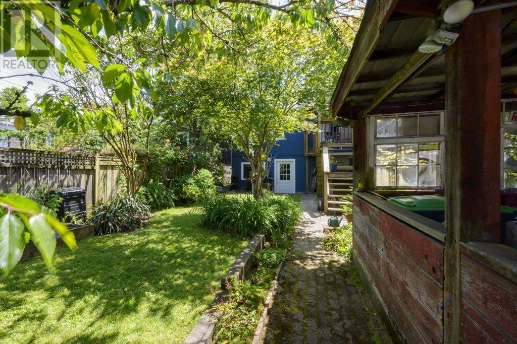 Listing Picture 37 of 40 : 2745 E 5TH AVENUE, Vancouver / 溫哥華 - 魯藝地產 Yvonne Lu Group - MLS Medallion Club Member