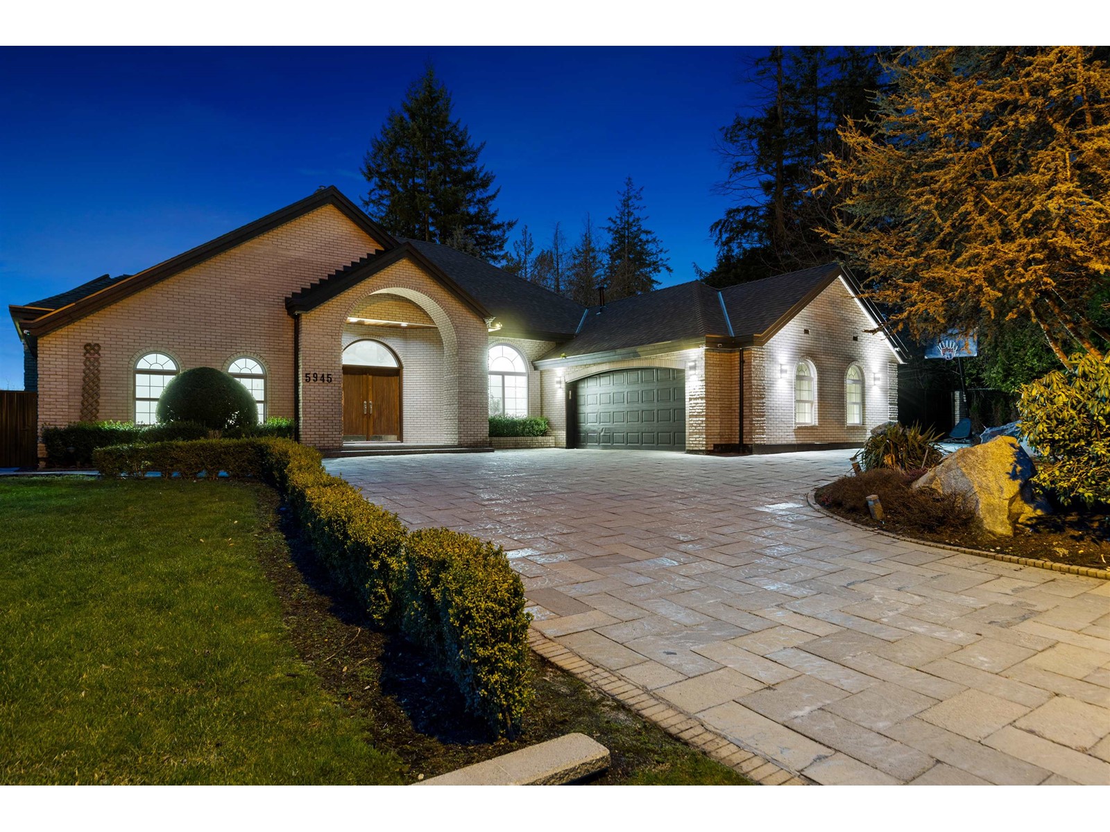 Property at 5945 153 STREET image 2