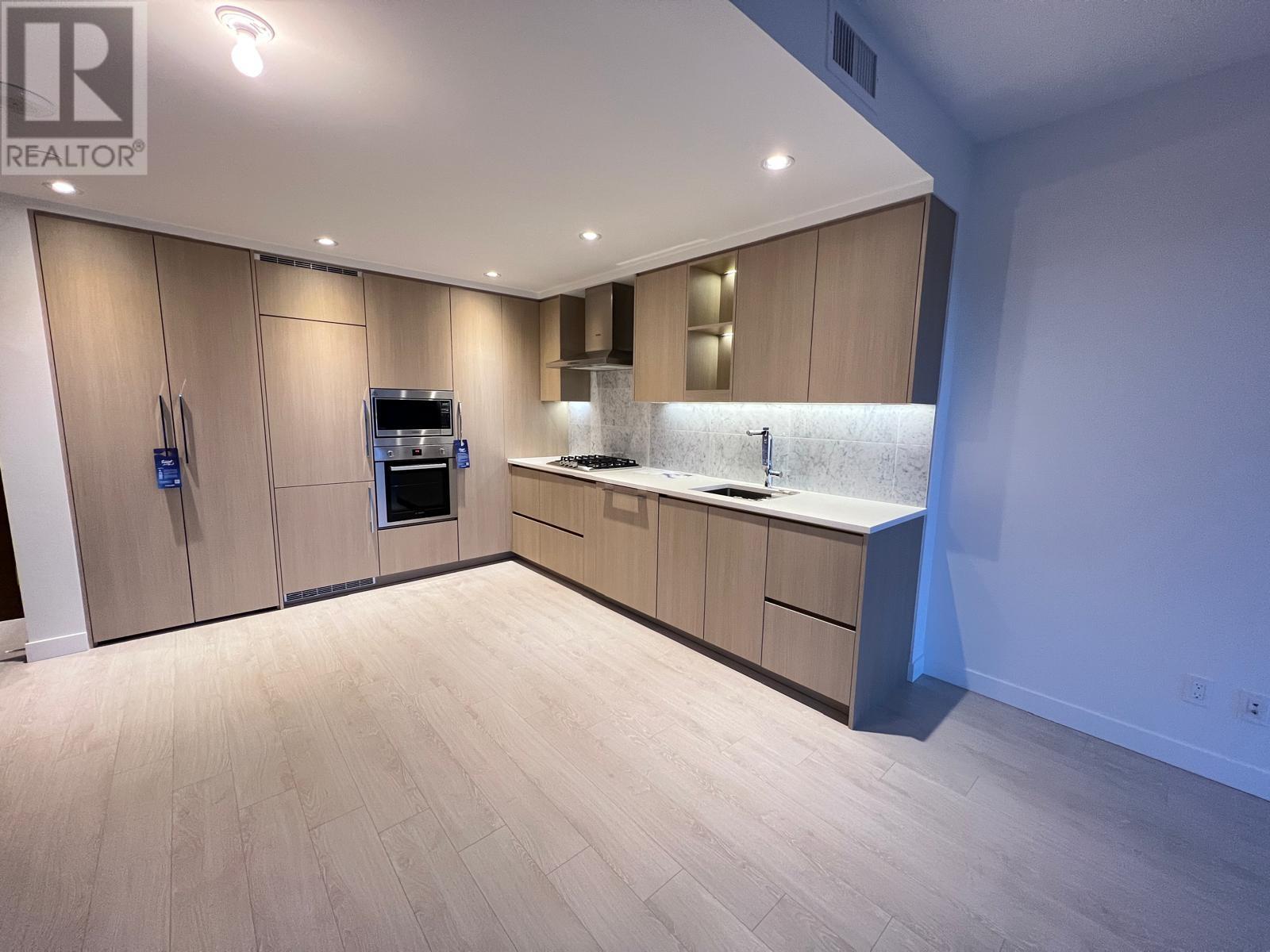 Listing Picture 2 of 11 : 2810 4720 LOUGHEED HIGHWAY, Burnaby / 本拿比 - 魯藝地產 Yvonne Lu Group - MLS Medallion Club Member