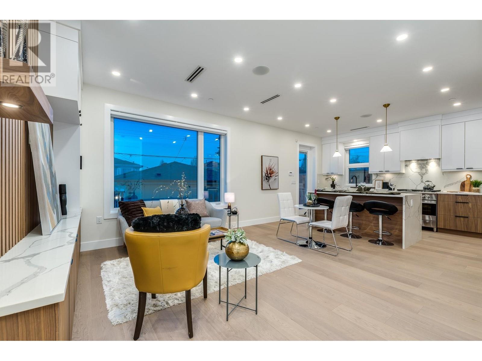 Property at 2 3133 E 19TH AVENUE image 3