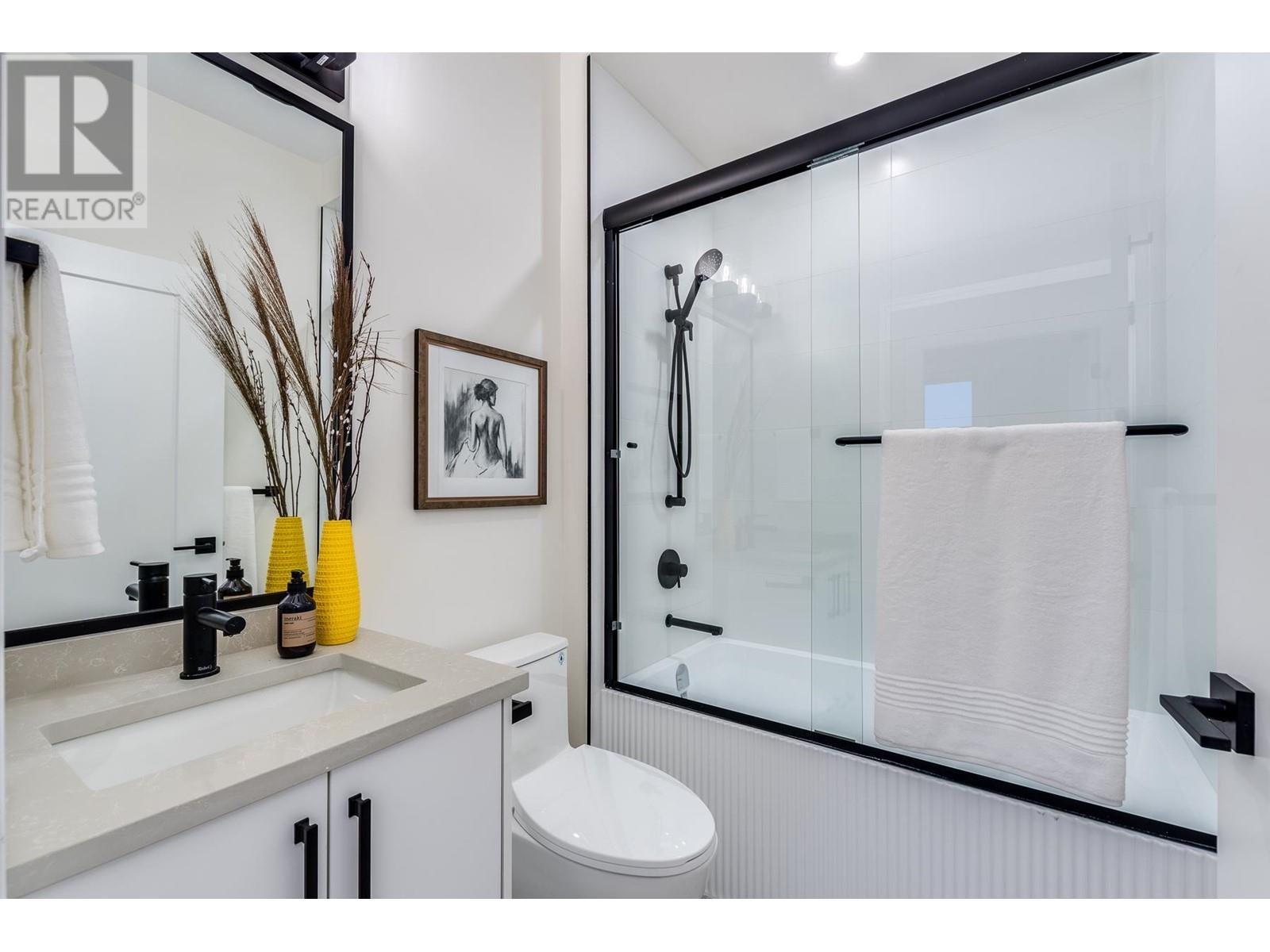2 3133 E 19th Avenue, Vancouver, British Columbia  V5M 2T2 - Photo 13 - R2973990