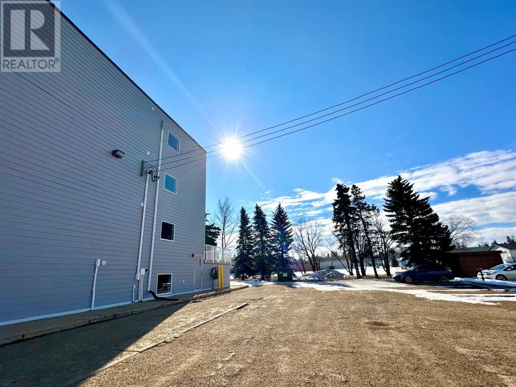101, 5418 52 Street, Camrose, Alberta  T4V 4A6 - Photo 4 - A2199637