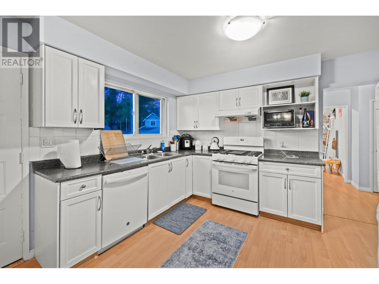 3949 Sefton Street, Port Coquitlam, British Columbia  V3B 3S2 - Photo 6 - R2973492