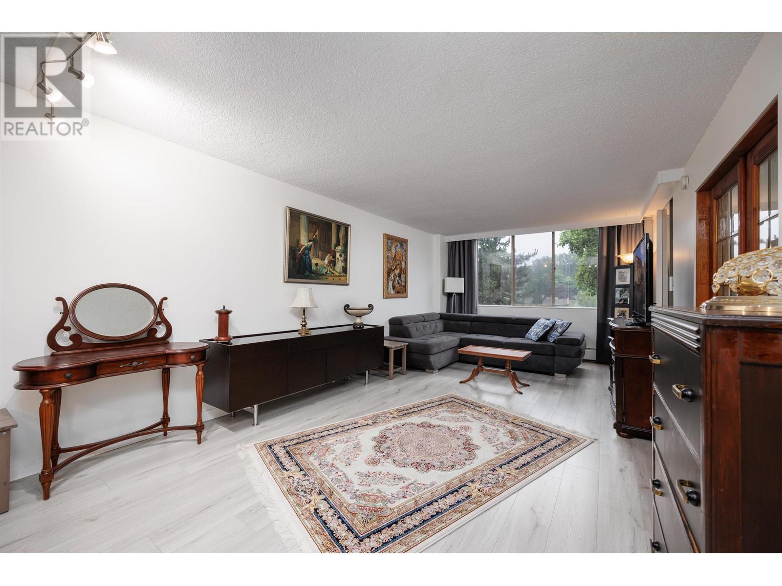 Property at 1001 2012 FULLERTON AVENUE image 3
