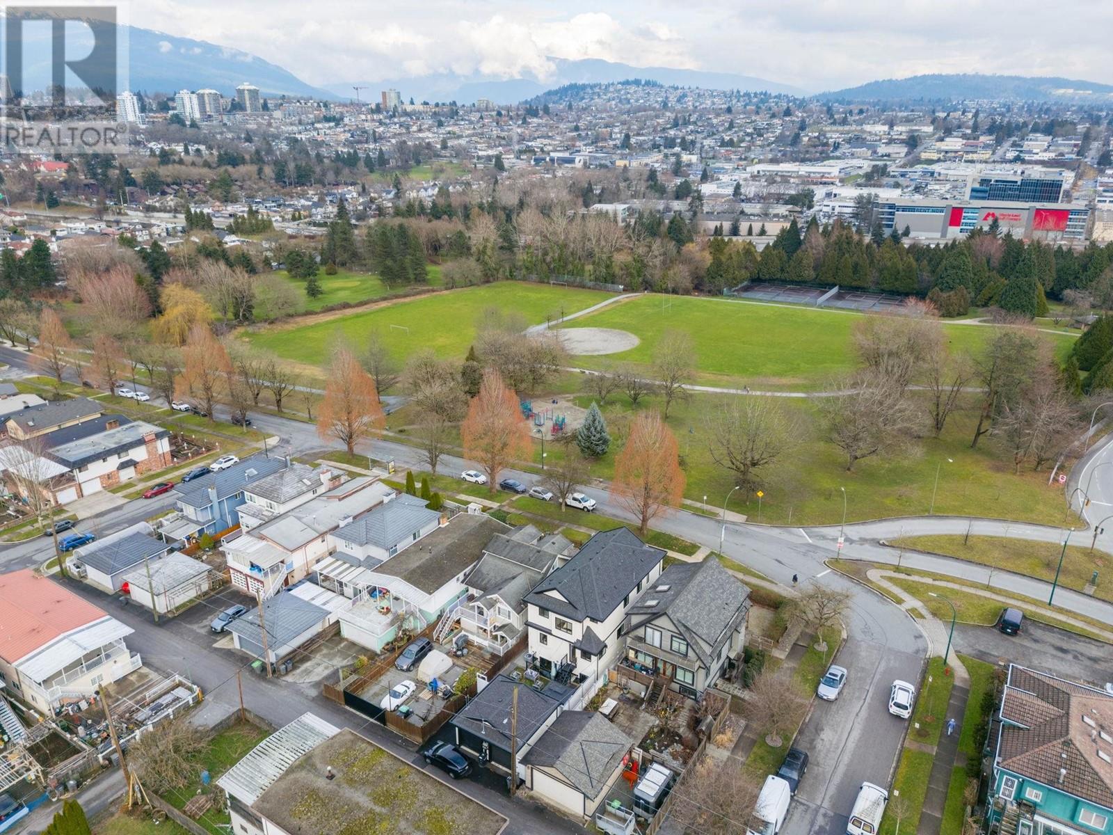 Listing Picture 33 of 35 : 1579 RUPERT STREET, Vancouver / 溫哥華 - 魯藝地產 Yvonne Lu Group - MLS Medallion Club Member