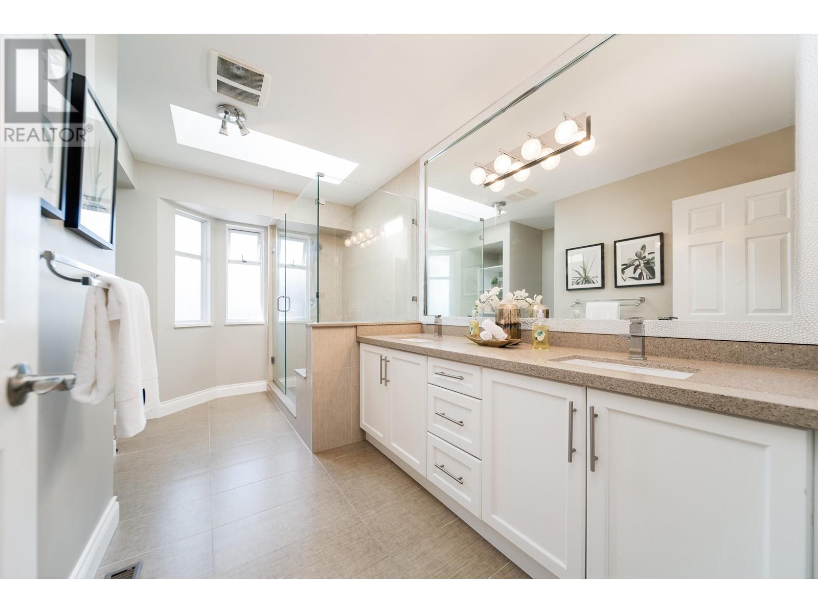 Listing Picture 22 of 36 : 11651 4TH AVENUE, Richmond / 烈治文 - 魯藝地產 Yvonne Lu Group - MLS Medallion Club Member