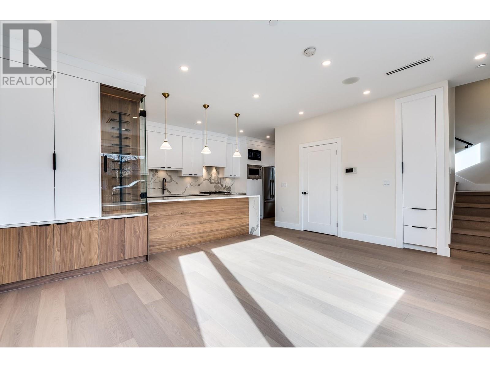 1 3133 E 19th Avenue, Vancouver, British Columbia  V5M 2T2 - Photo 4 - R2974109