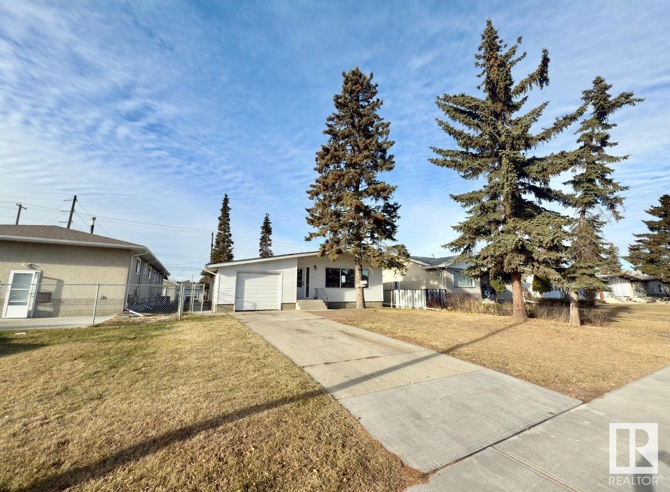 Property at 13208 102 ST NW image 2