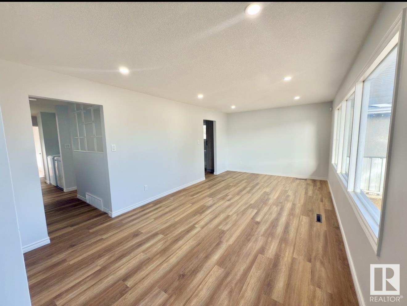 Property at 13208 102 ST NW image 4