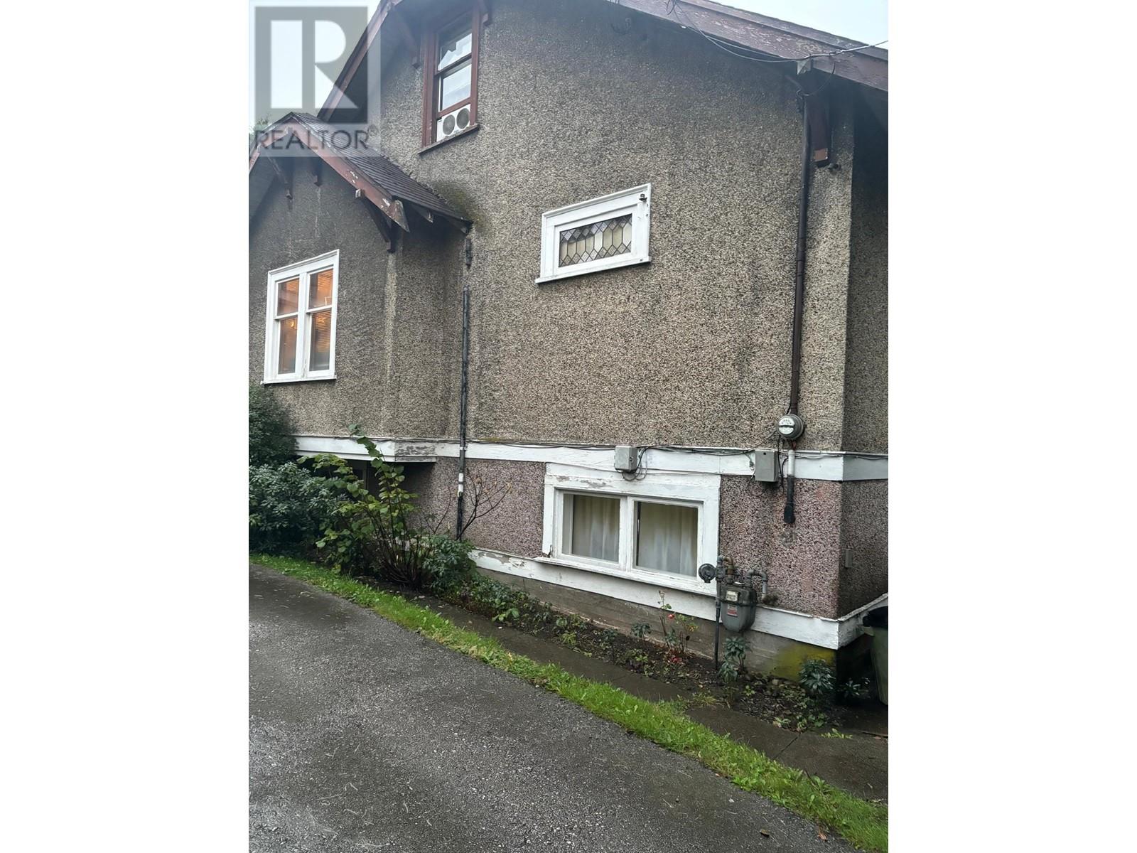 419 Seventh Street, New Westminster, British Columbia  V3M 3L2 - Photo 3 - R2973912