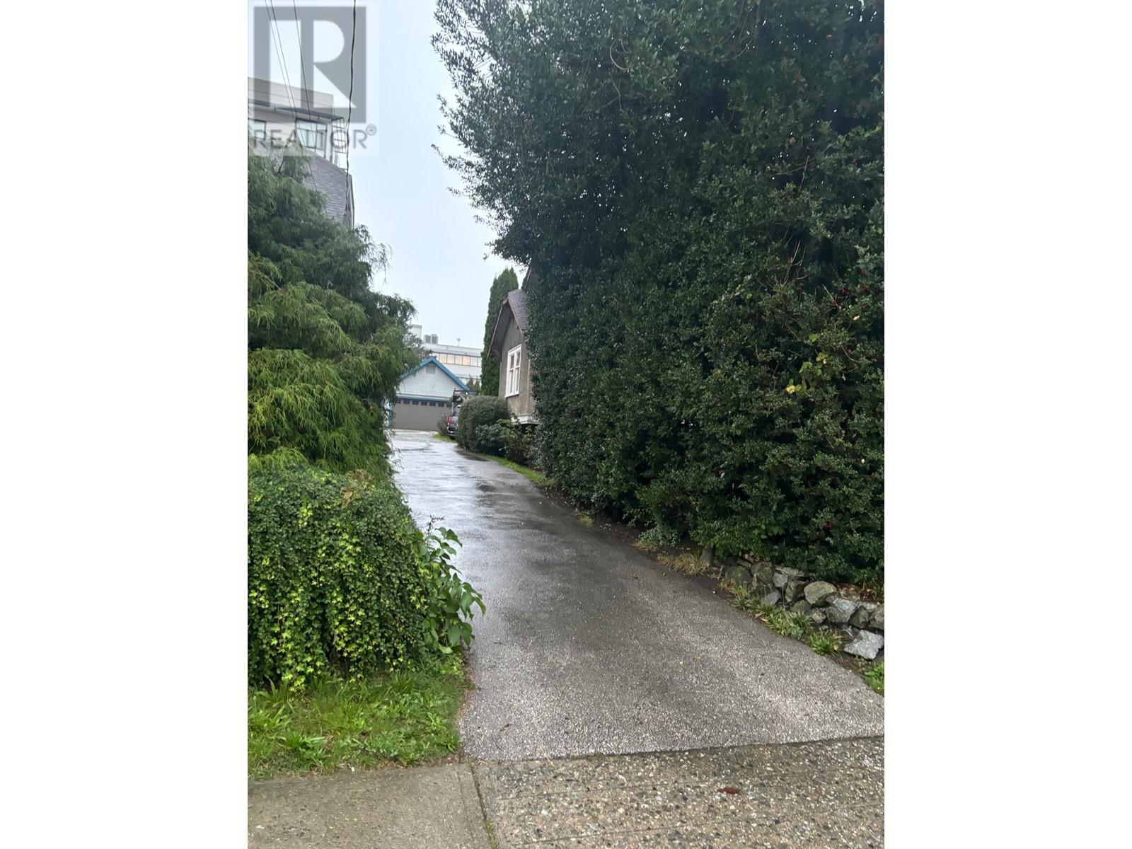 419 Seventh Street, New Westminster, British Columbia  V3M 3L2 - Photo 2 - R2973912
