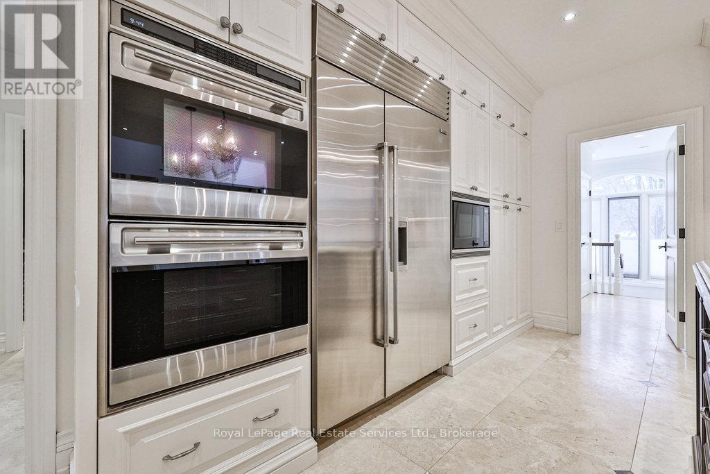 24 Raymar Place, Oakville (Oo Old Oakville), Ontario  L6J 6M1 - Photo 12 - W12003058