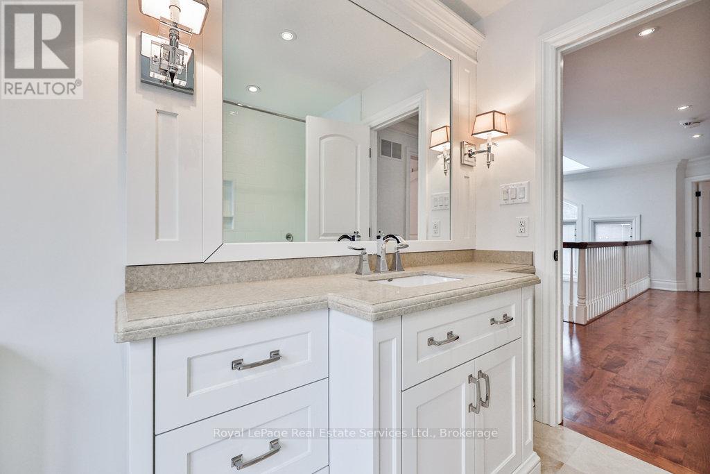 24 Raymar Place, Oakville (Oo Old Oakville), Ontario  L6J 6M1 - Photo 38 - W12003058
