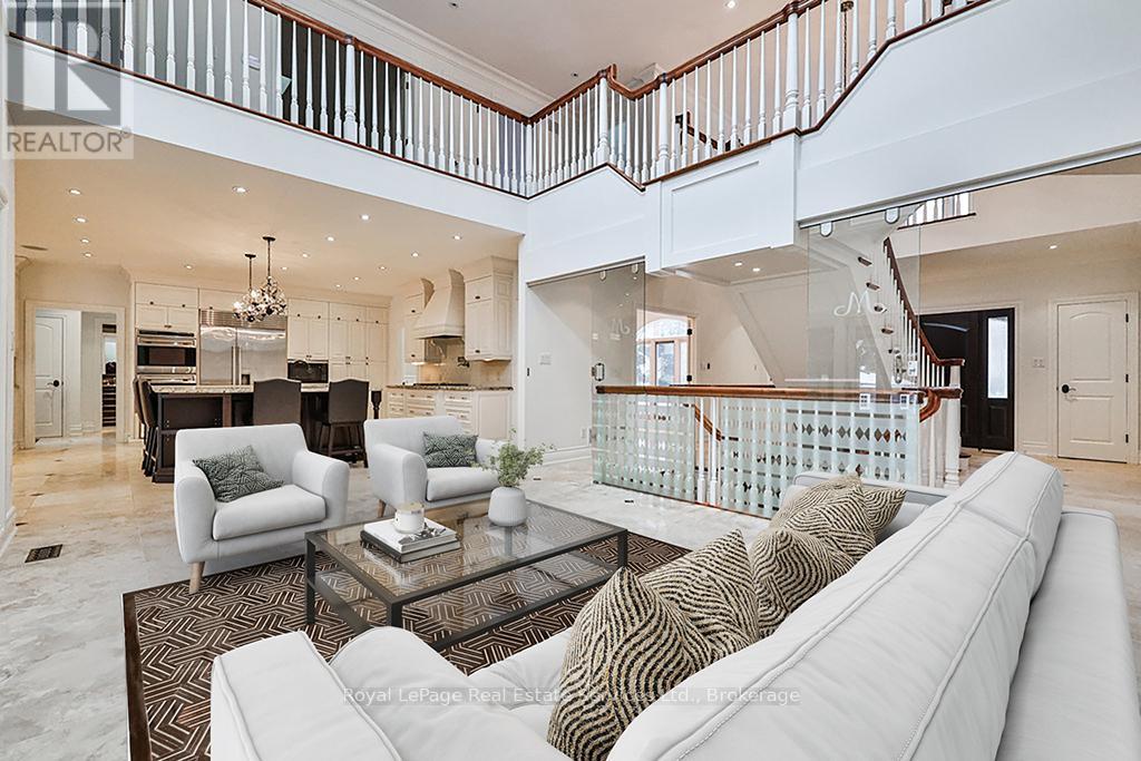 24 Raymar Place, Oakville (Oo Old Oakville), Ontario  L6J 6M1 - Photo 9 - W12003058