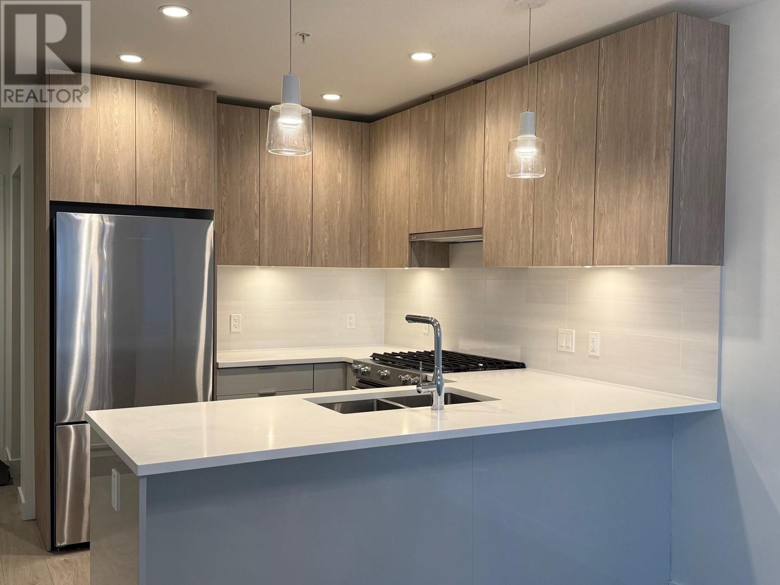 202 108 E 8TH STREET, north vancouver, British Columbia