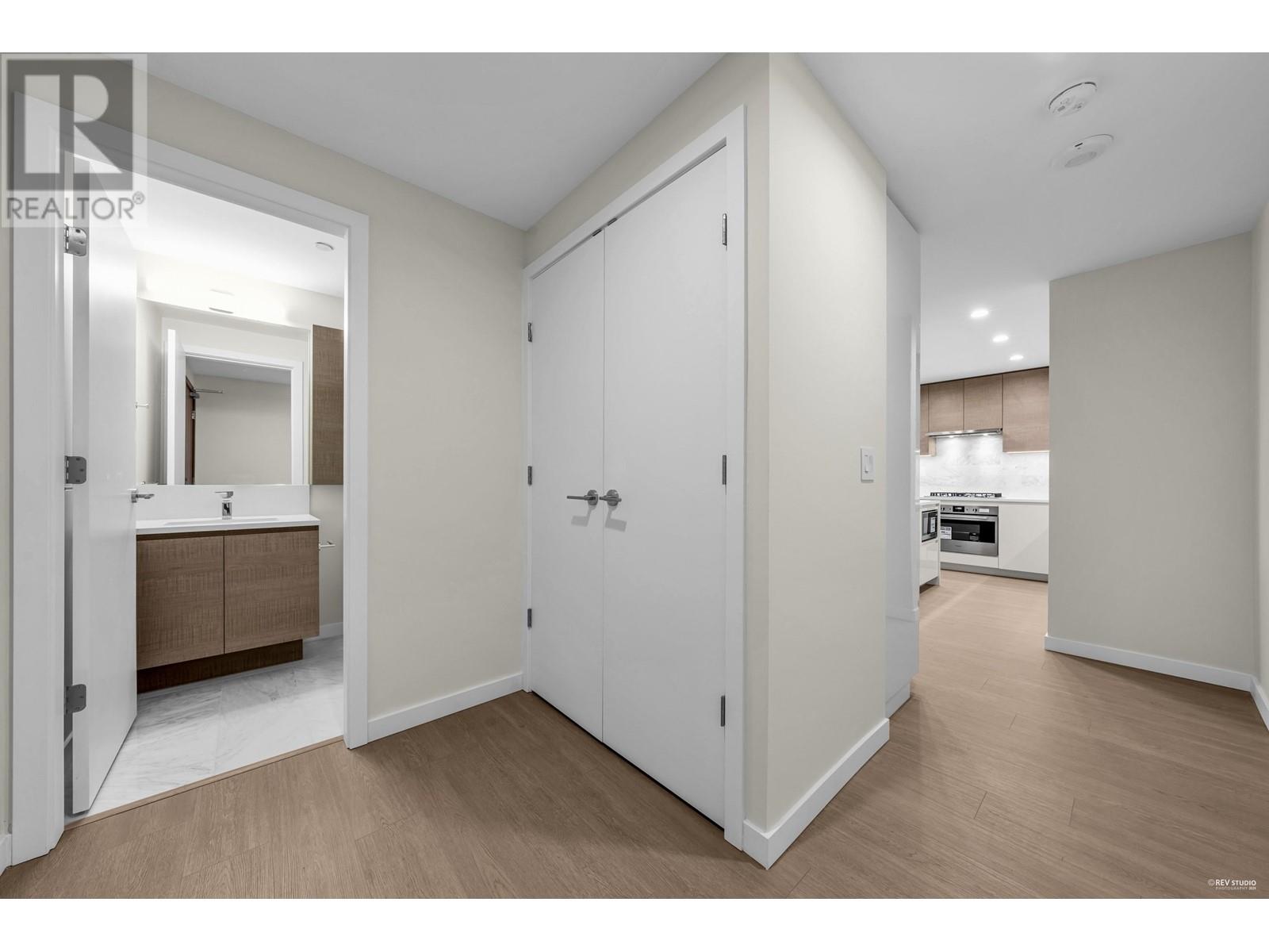 Listing Picture 5 of 40 : 1606 4168 LOUGHEED HIGHWAY, Burnaby / 本拿比 - 魯藝地產 Yvonne Lu Group - MLS Medallion Club Member