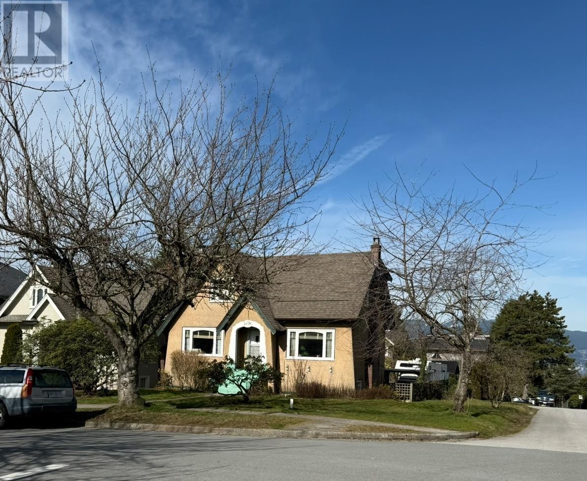 2805 W 30th Avenue, Vancouver, British Columbia  V6L 1Z1 - Photo 2 - R2972878