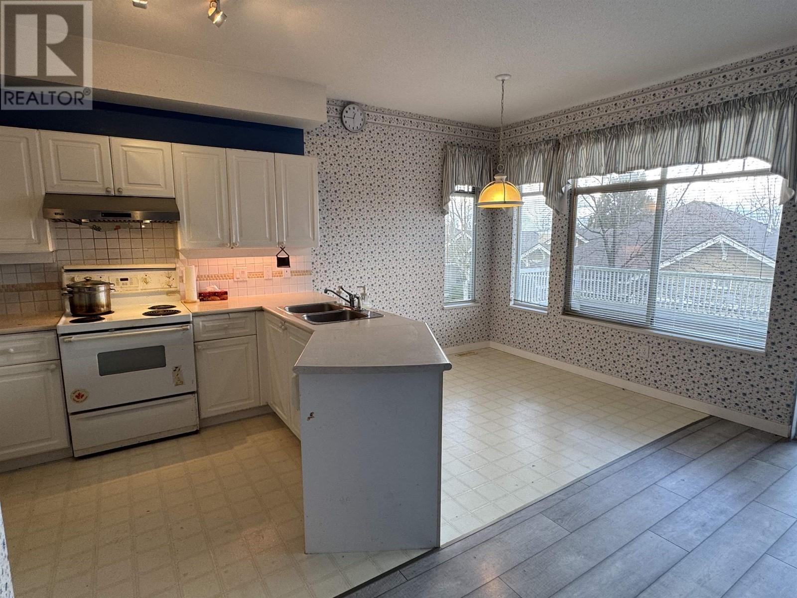 Listing Picture 14 of 25 : 77 5200 OAKMOUNT CRESCENT, Burnaby / 本拿比 - 魯藝地產 Yvonne Lu Group - MLS Medallion Club Member