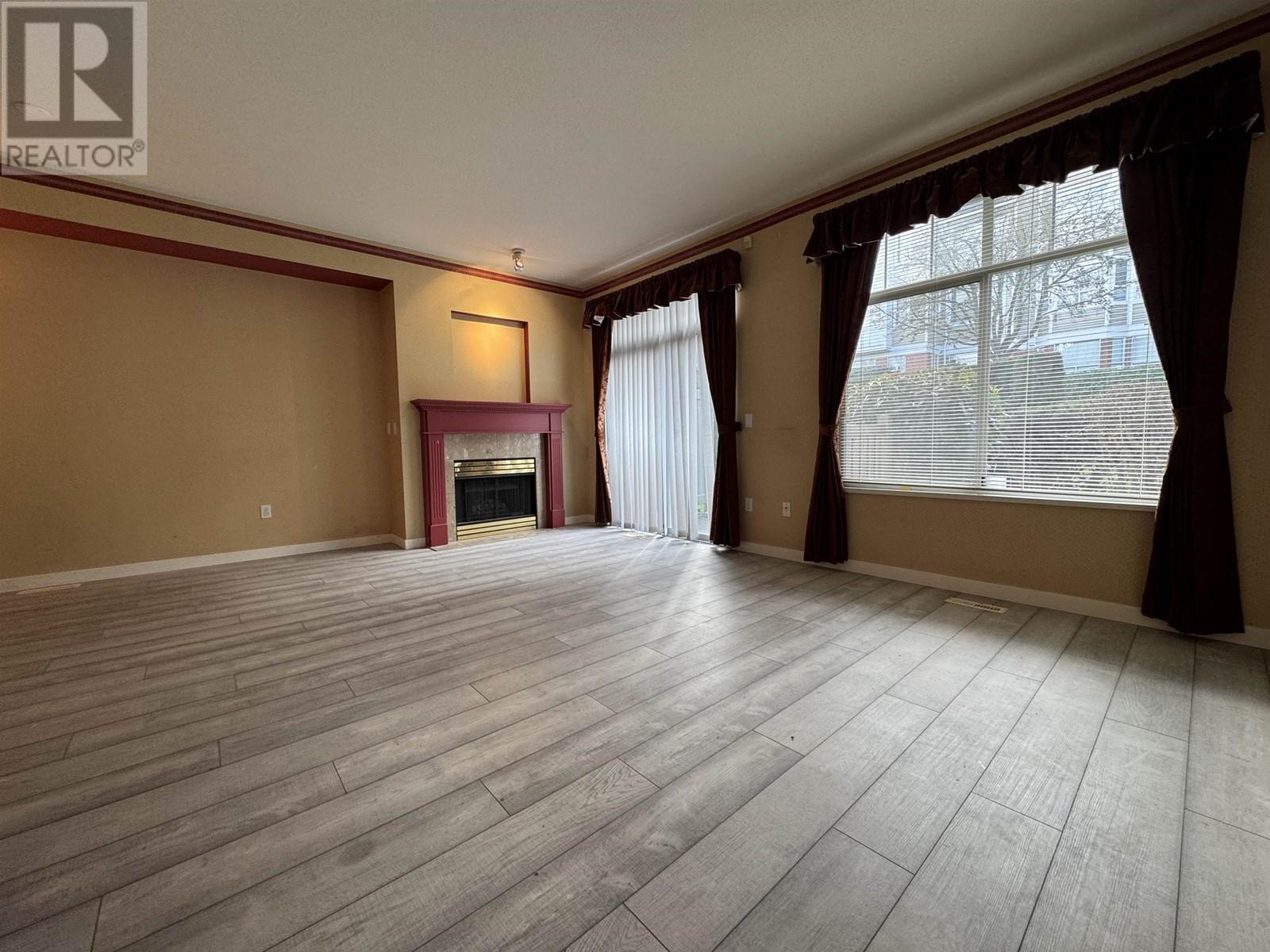 Listing Picture 3 of 25 : 77 5200 OAKMOUNT CRESCENT, Burnaby / 本拿比 - 魯藝地產 Yvonne Lu Group - MLS Medallion Club Member