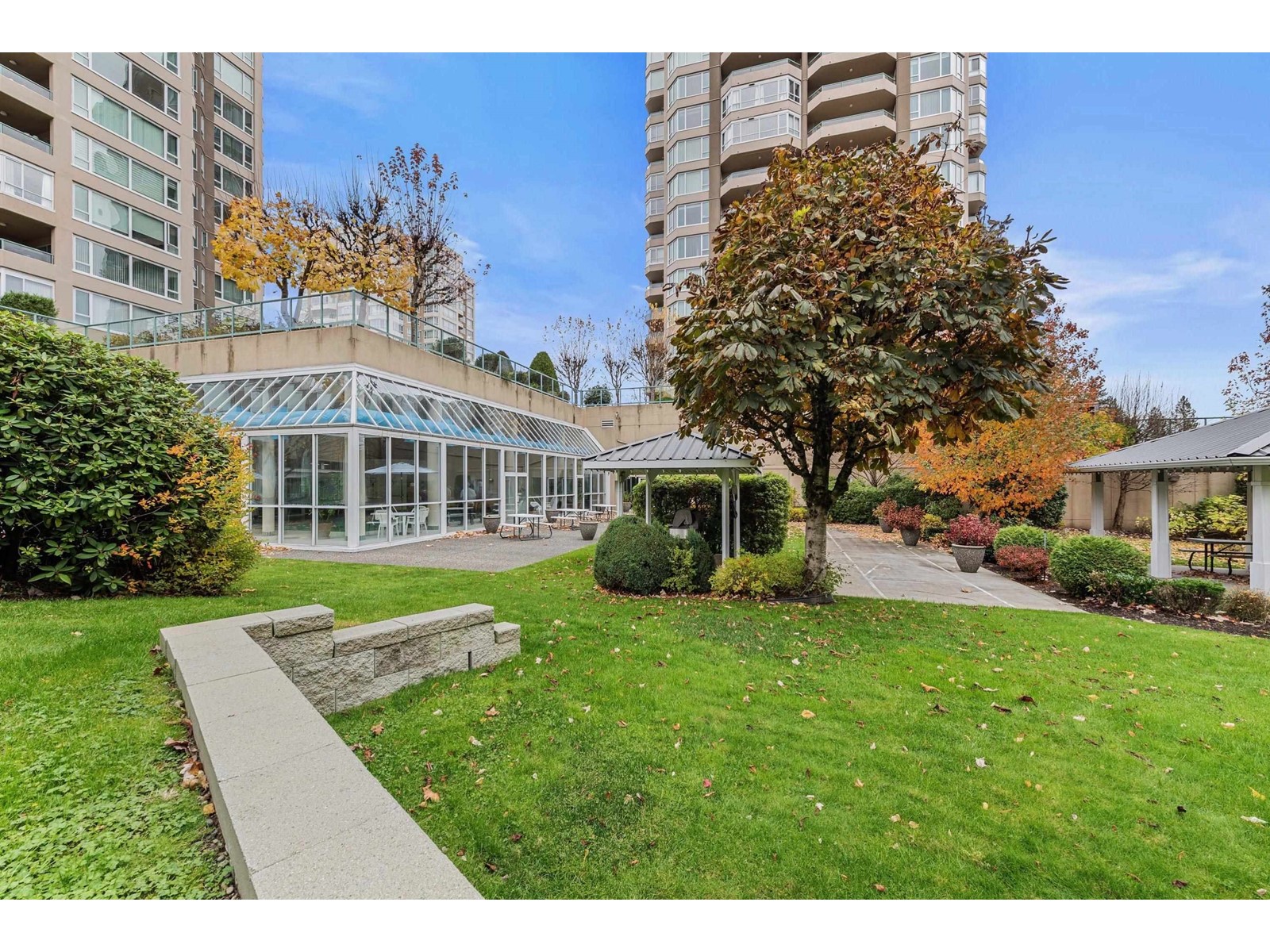 Property at 802 3170 GLADWIN ROAD image 2