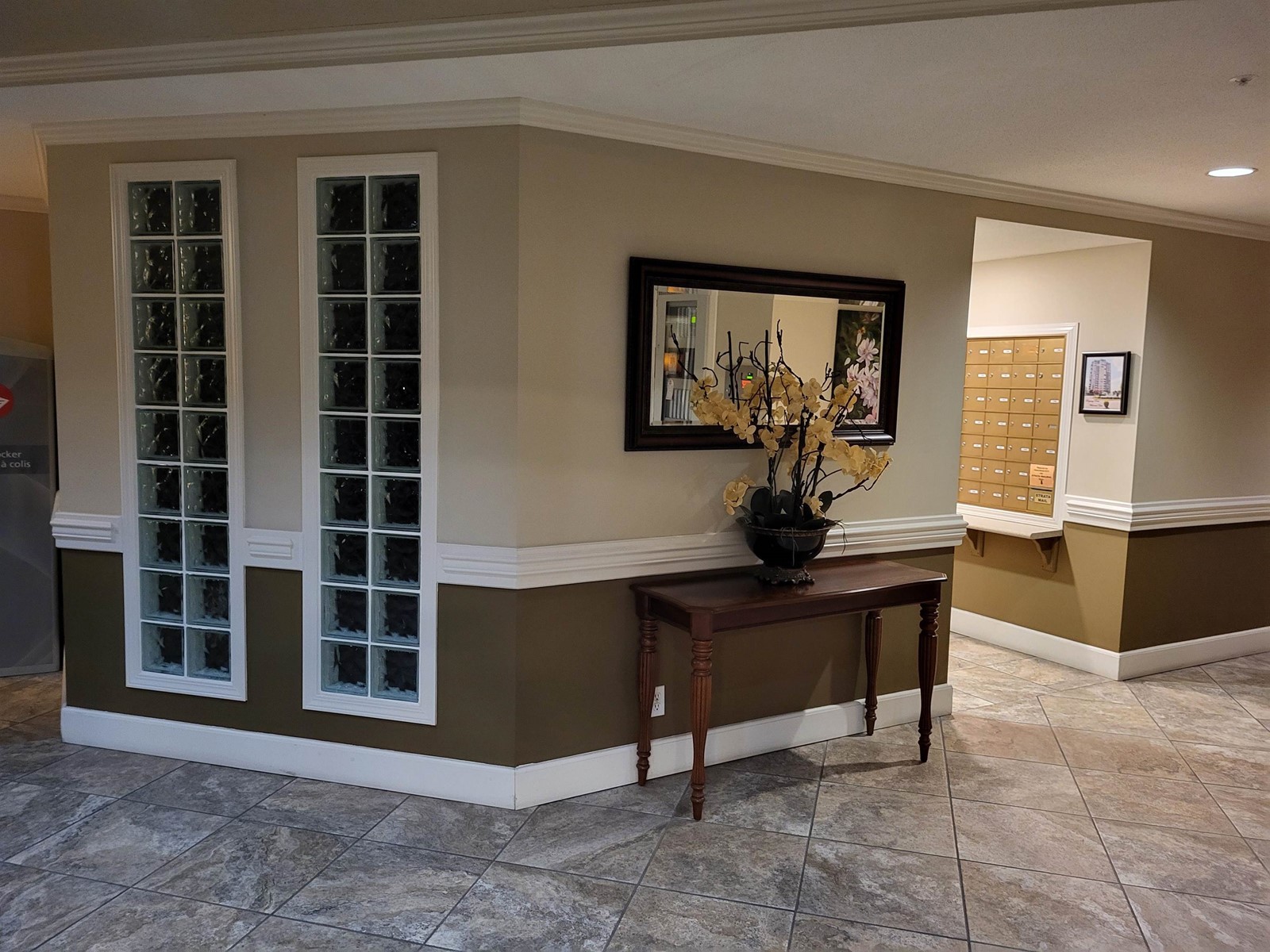 Property at 802 3170 GLADWIN ROAD image 4